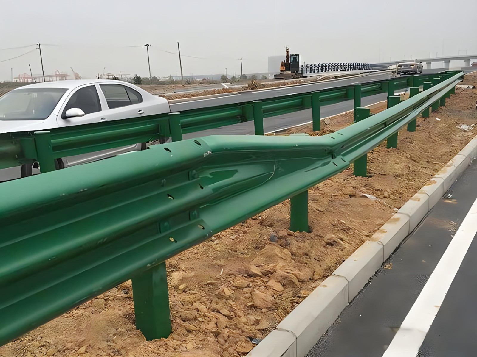 高速波形护栏板日常维护方案确保道路安全新举措